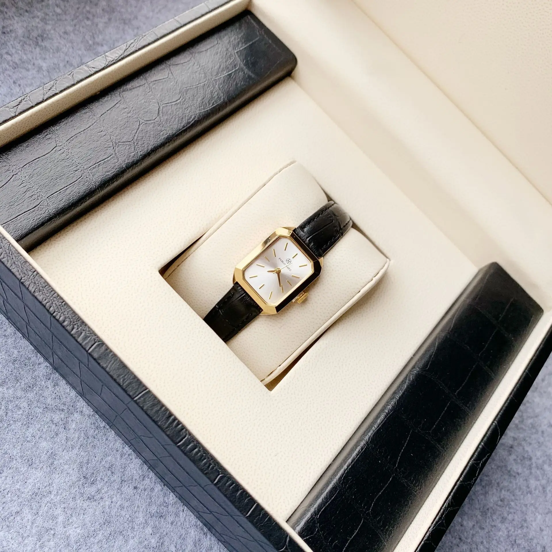 Light Luxury Green Watch for Women Office Gift — feature 11