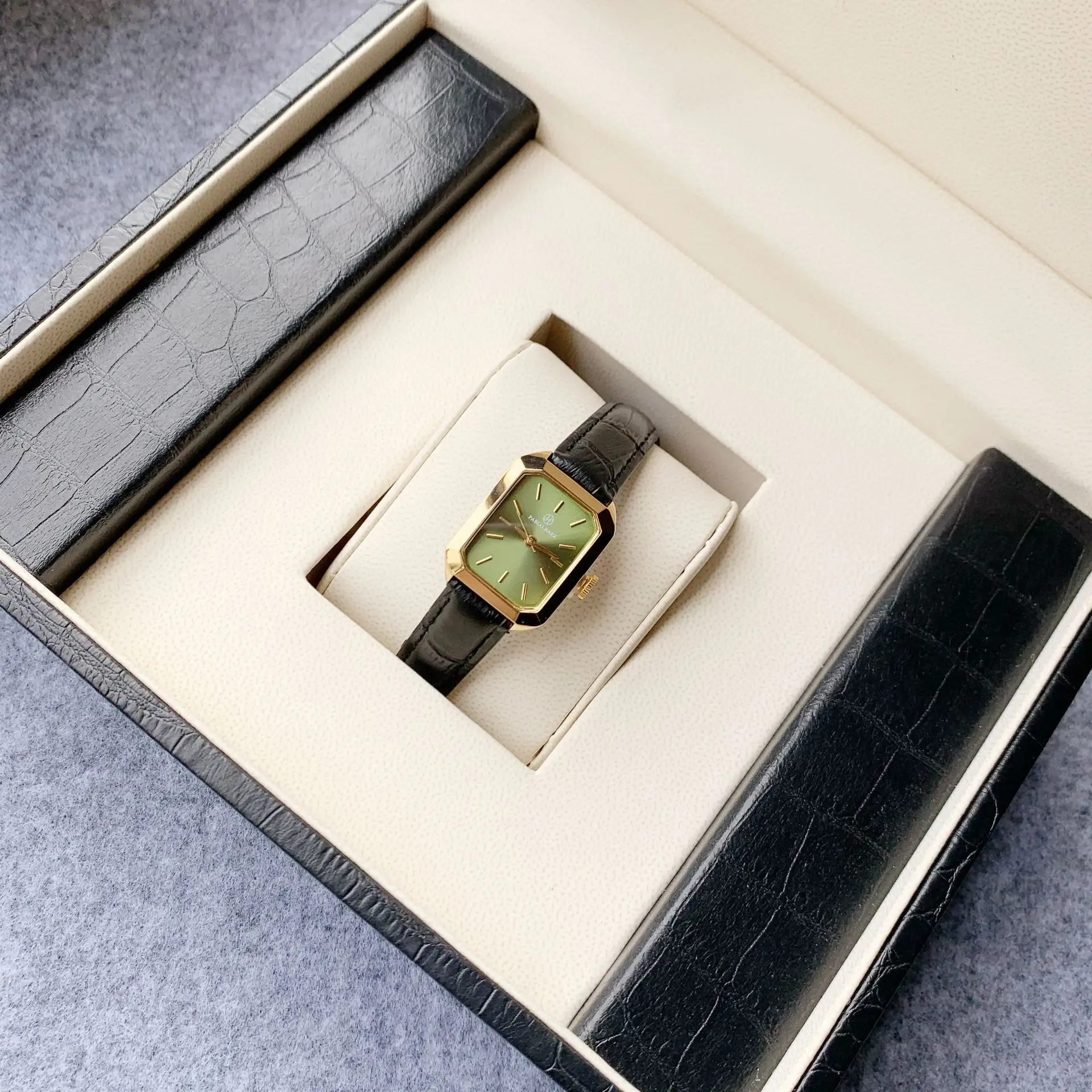 Light Luxury Green Watch for Women Office Gift — feature 7