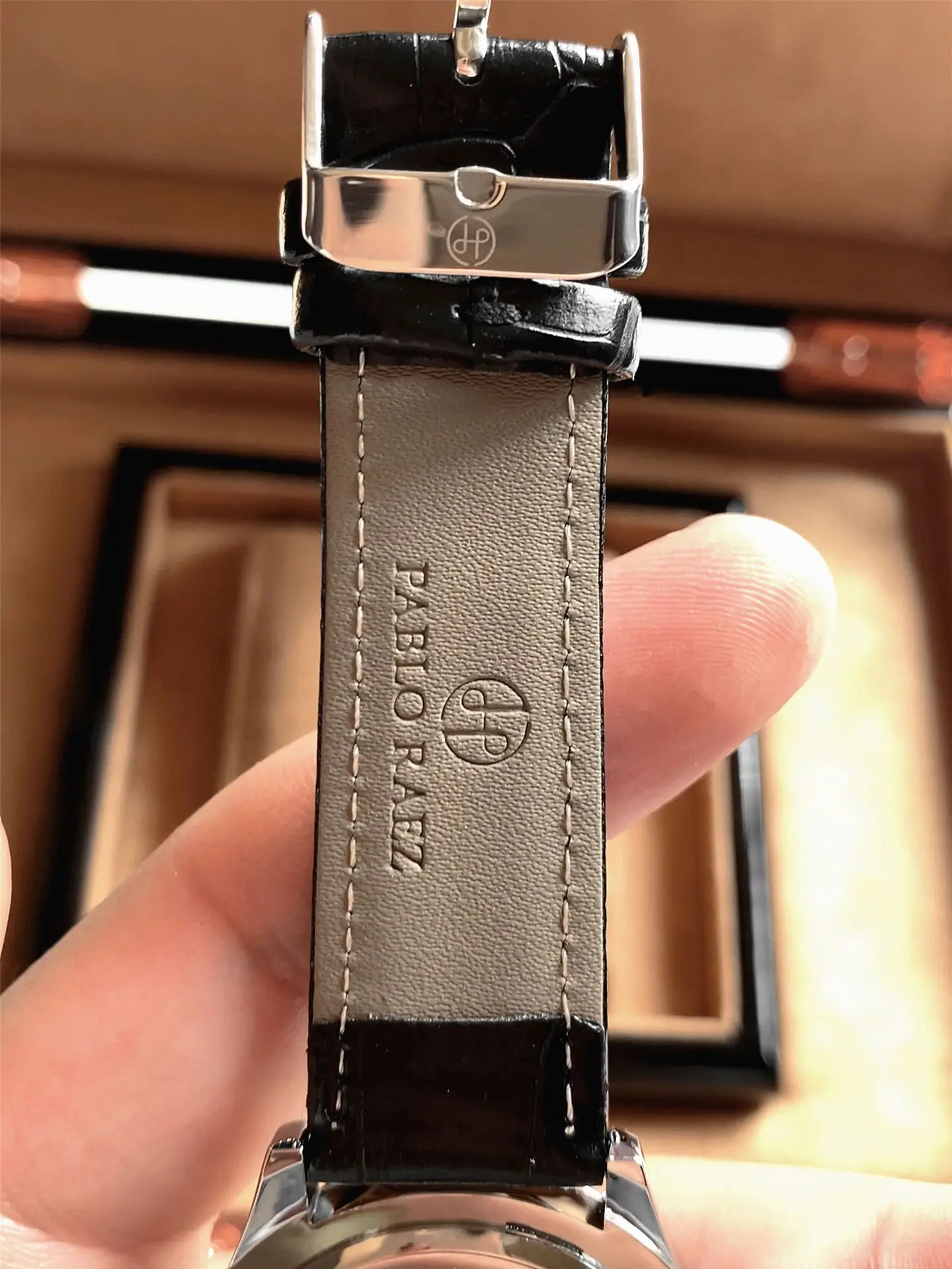 Men's Automatic Quartz Business Calendar Watch Black Leather Band — feature 13