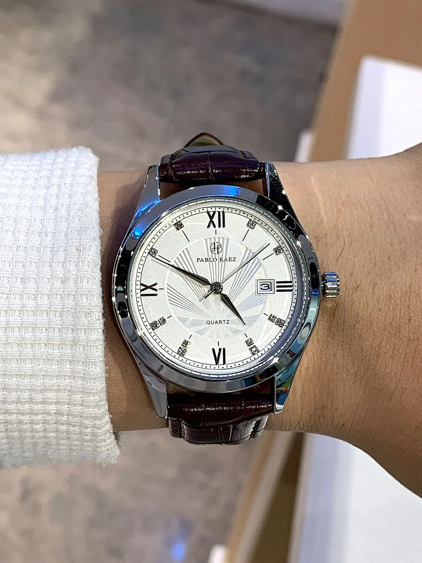Men's Automatic Quartz Business Calendar Watch Black Leather Band — feature 15