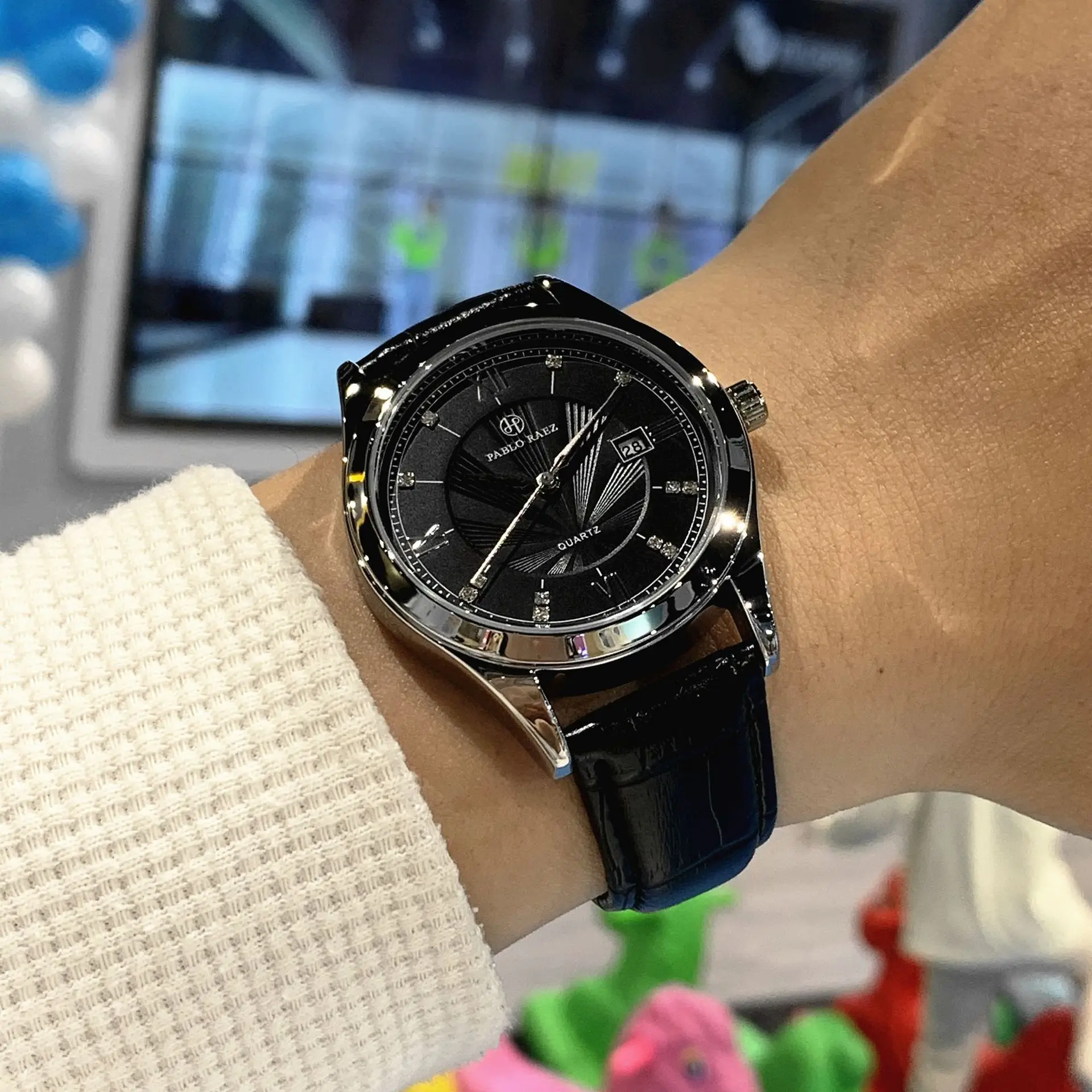 Men's Automatic Quartz Business Calendar Watch Black Leather Band — feature 19