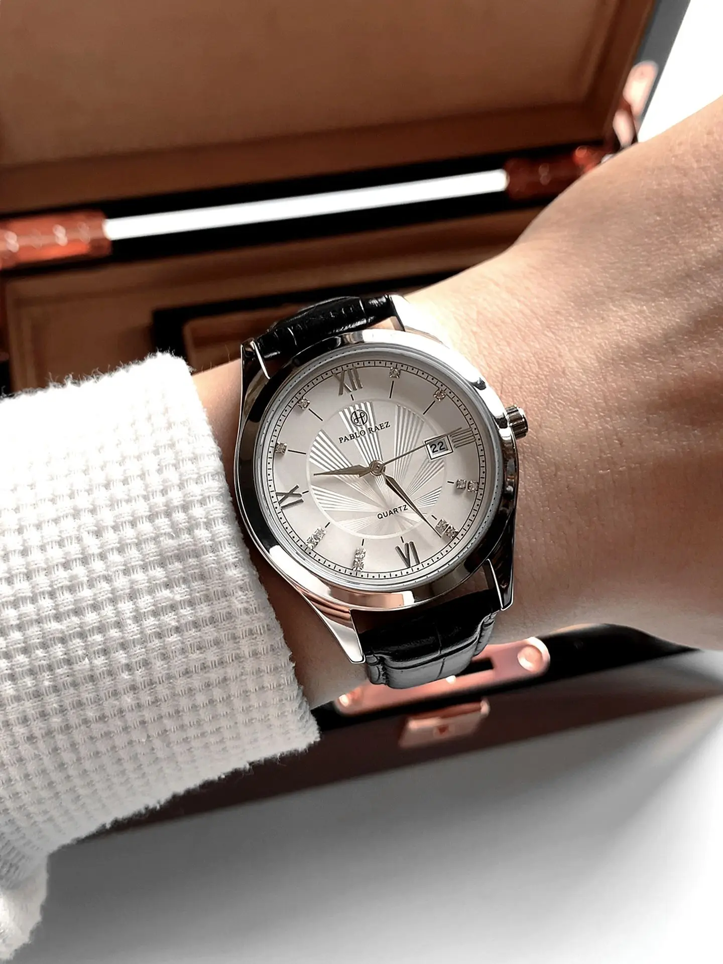 Men's Automatic Quartz Business Calendar Watch Black Leather Band — feature 6
