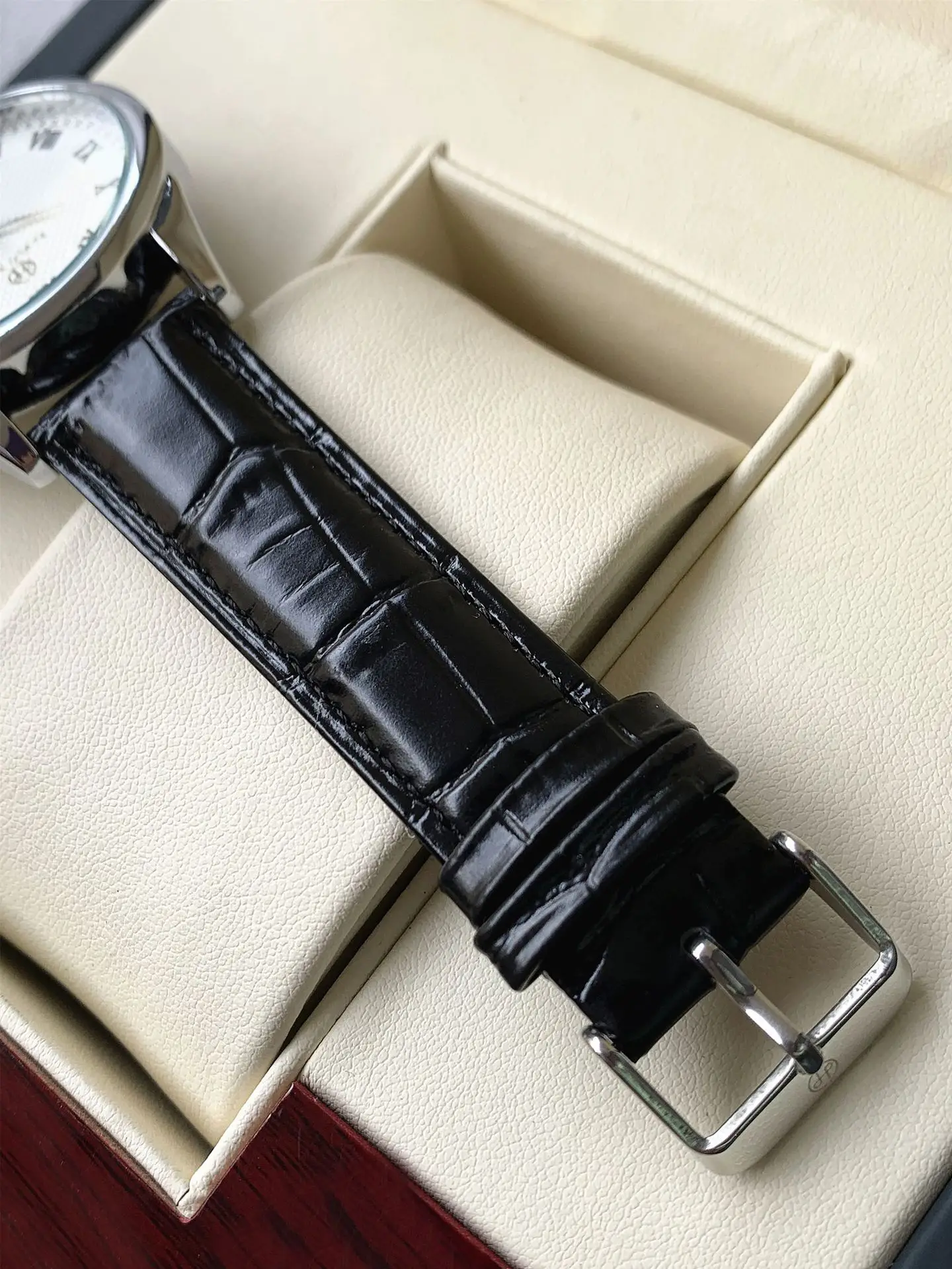 Men's Black Quartz Watch with Leather Belt — feature 12