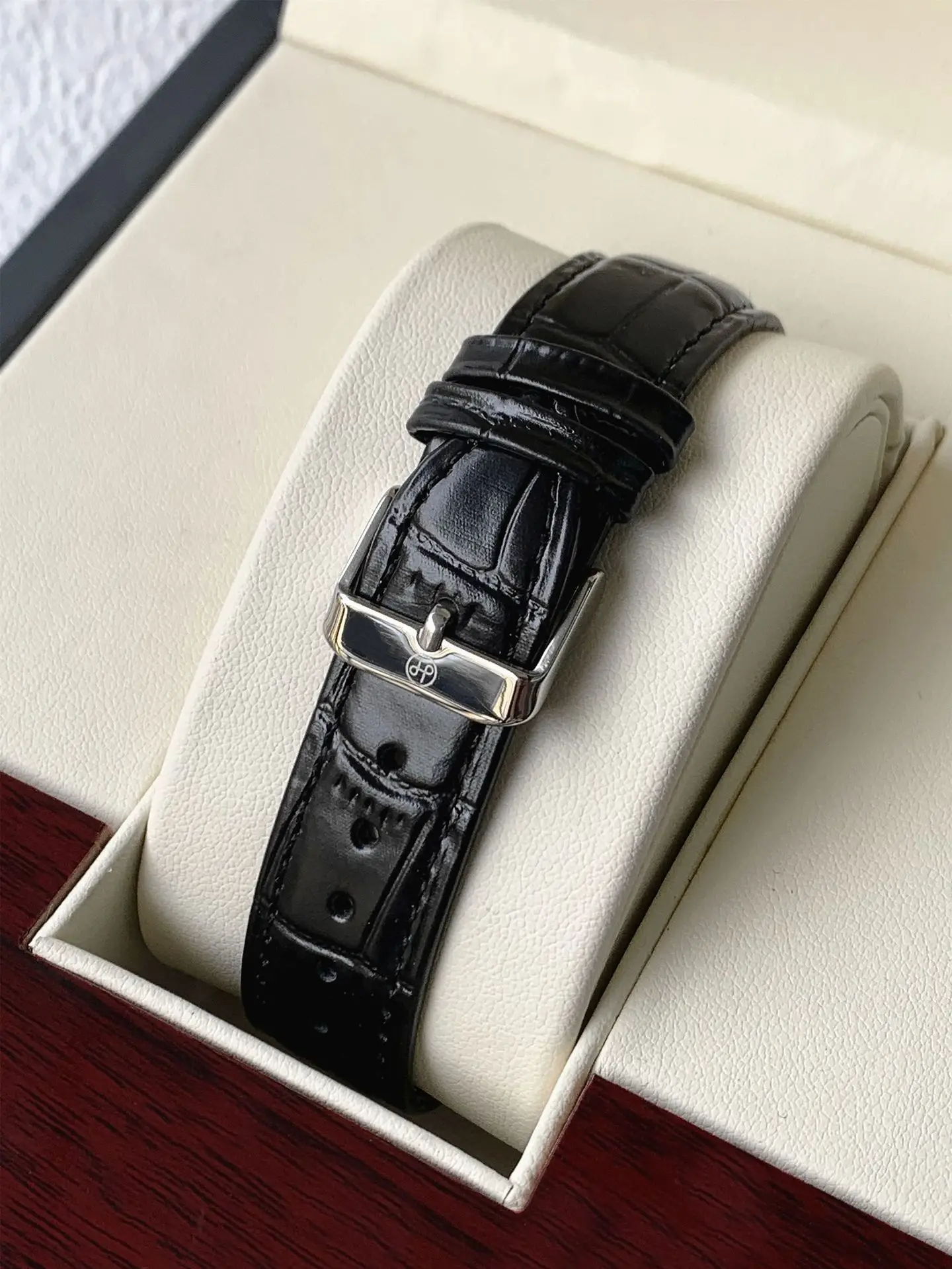 Men's Black Quartz Watch with Leather Belt — feature 9