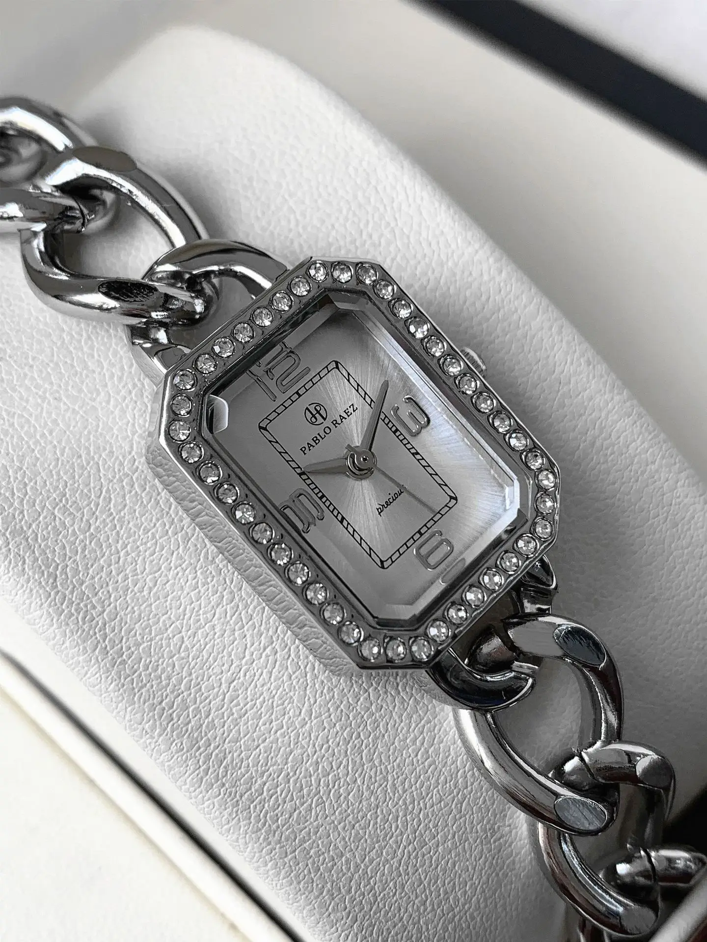 Light Luxury Women's Square Rhinestone Bracelet Watch — feature 14