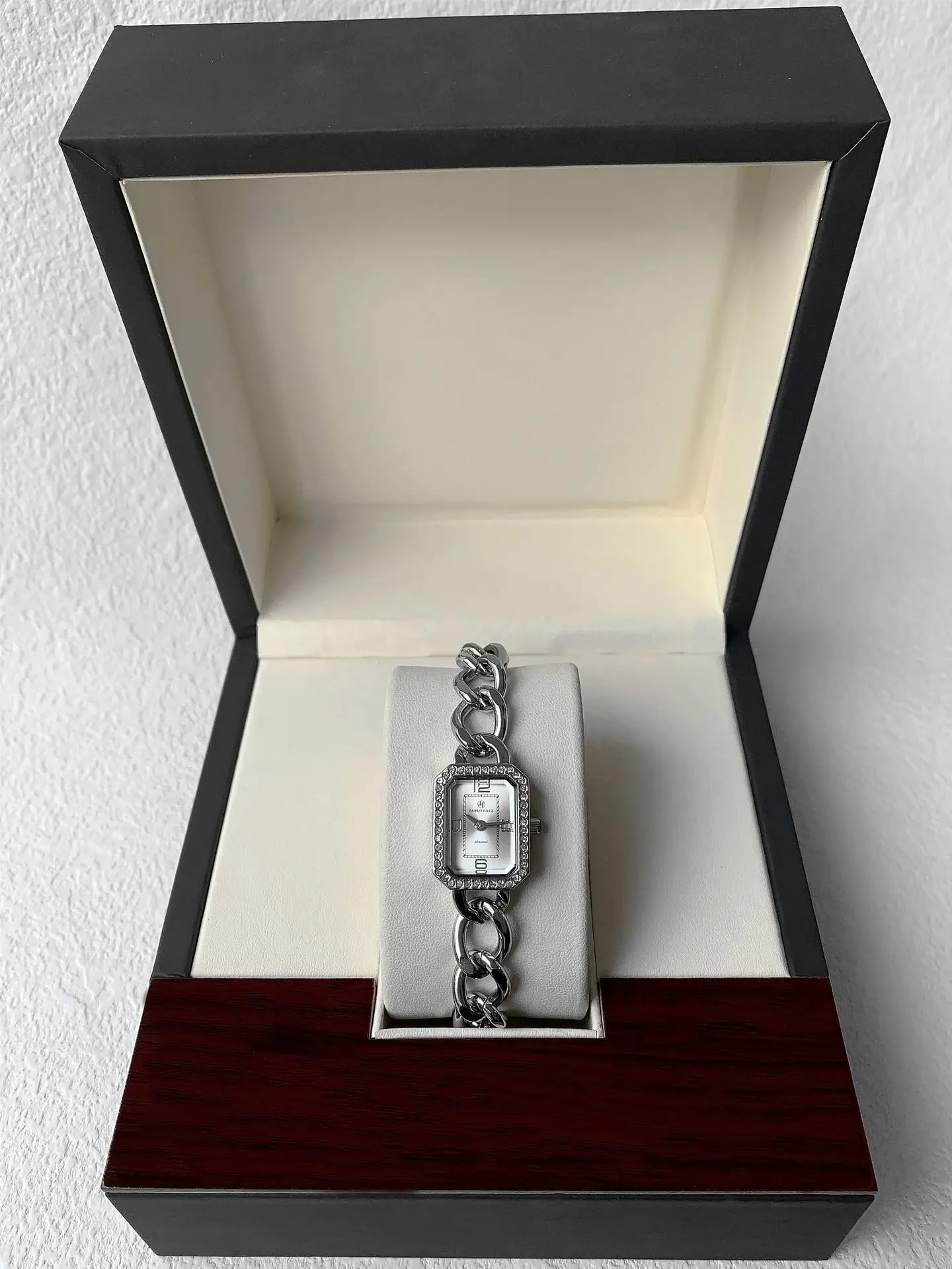 Light Luxury Women's Square Rhinestone Bracelet Watch — feature 16