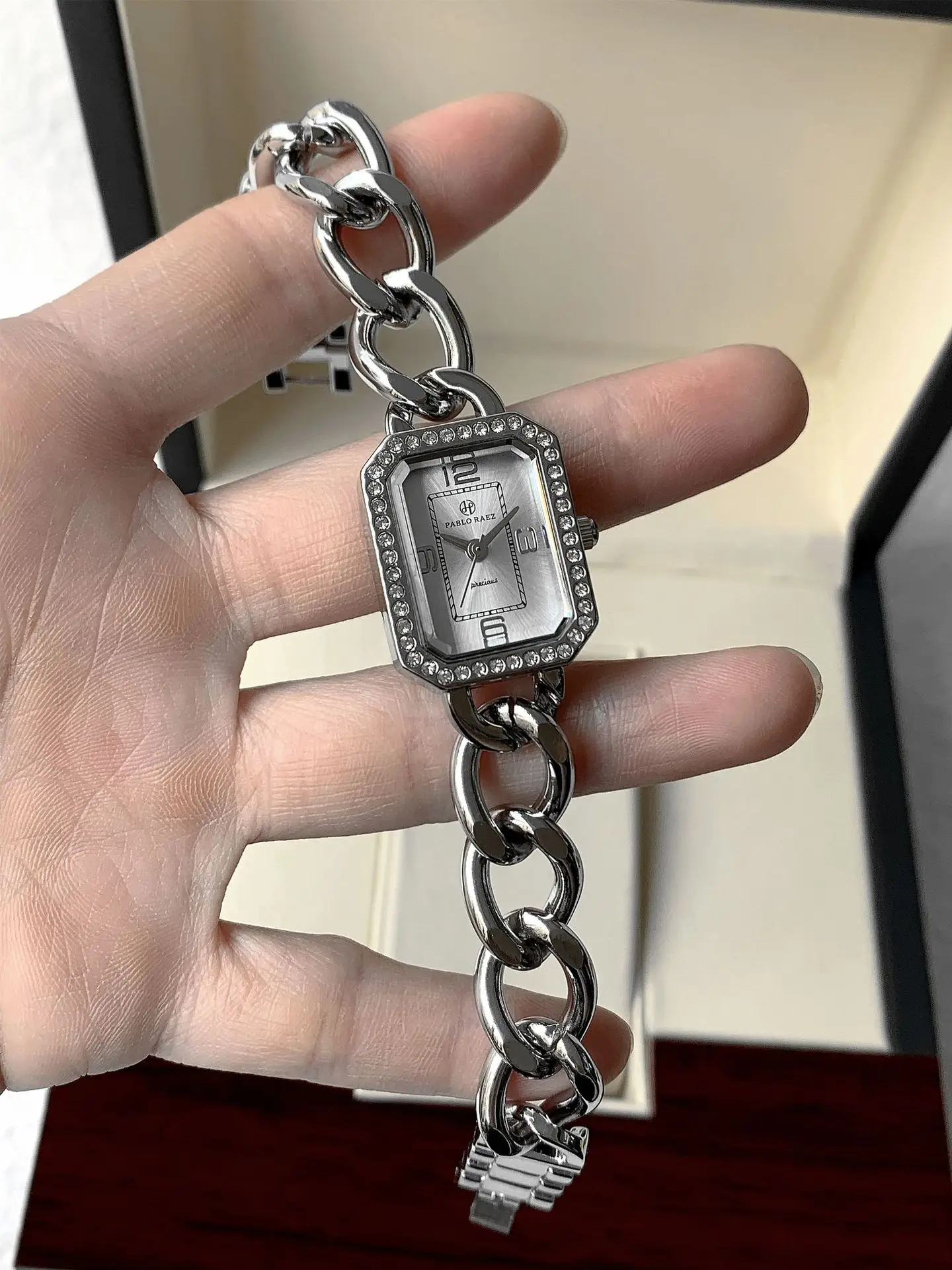 Light Luxury Women's Square Rhinestone Bracelet Watch — feature 17