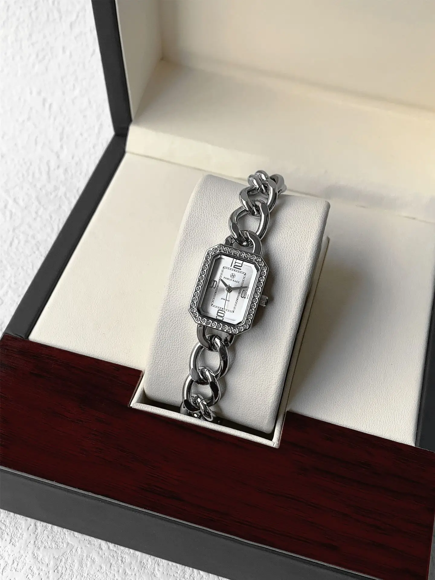 Light Luxury Women's Square Rhinestone Bracelet Watch — feature 7