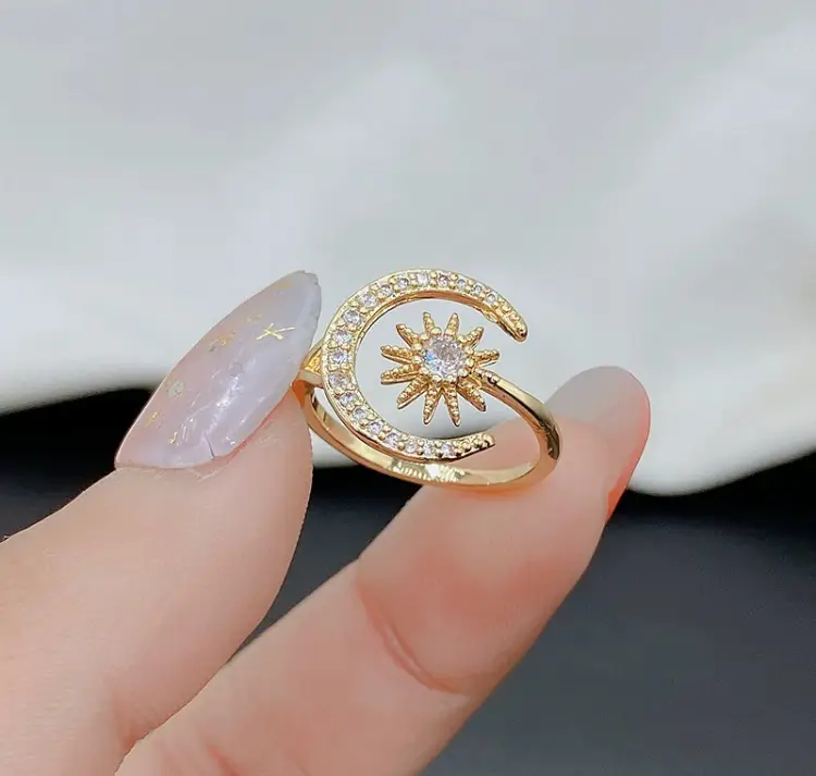 Gold Star Moon Ring with Full Diamond Setting — feature 2