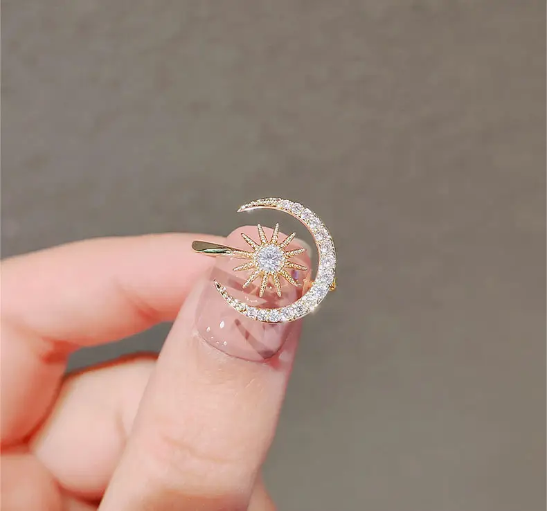 Gold Star Moon Ring with Full Diamond Setting — feature 4