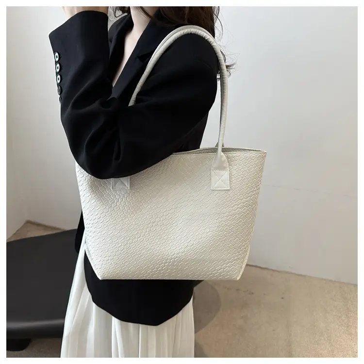 Women Woven Handbag Large Capacity Retro 2024 — feature 11