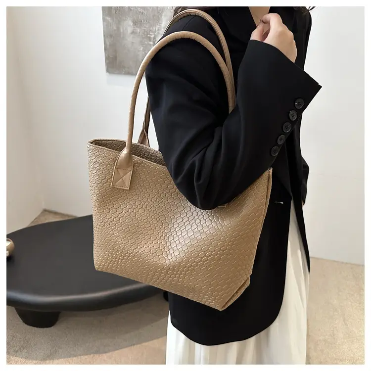 Women Woven Handbag Large Capacity Retro 2024 — feature 13