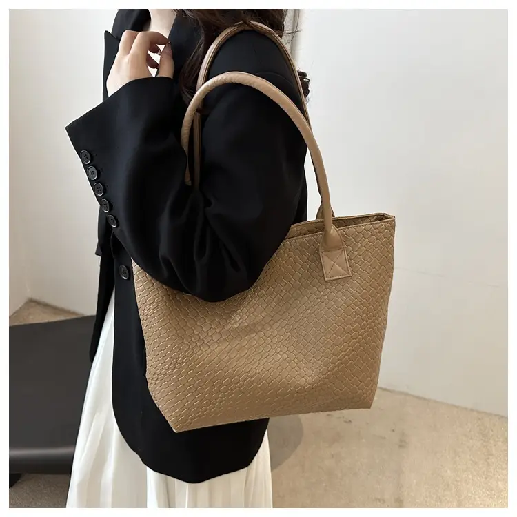 Women Woven Handbag Large Capacity Retro 2024 — feature 14