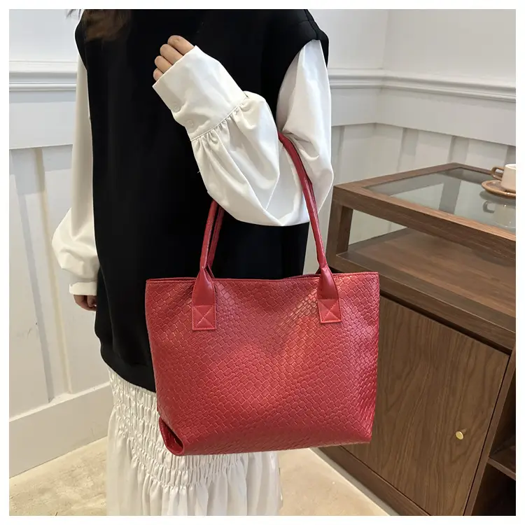Women Woven Handbag Large Capacity Retro 2024 — feature 15