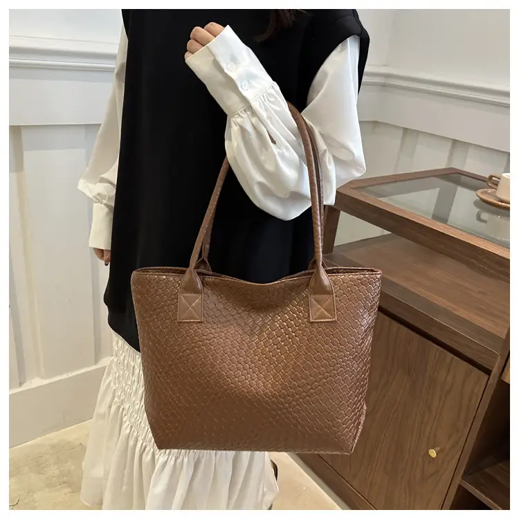 Women Woven Handbag Large Capacity Retro 2024 — feature 18