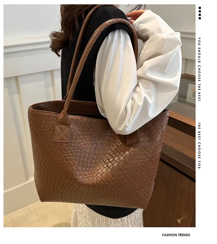 Women Woven Handbag Large Capacity Retro 2024 — feature 2