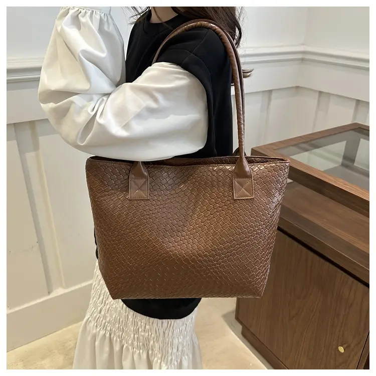 Women Woven Handbag Large Capacity Retro 2024 — feature 20