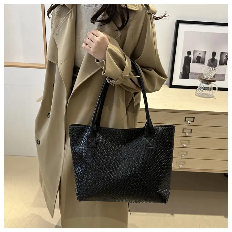 Women Woven Handbag Large Capacity Retro 2024 — feature 21
