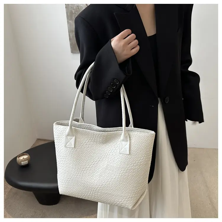 Women Woven Handbag Large Capacity Retro 2024 — feature 9