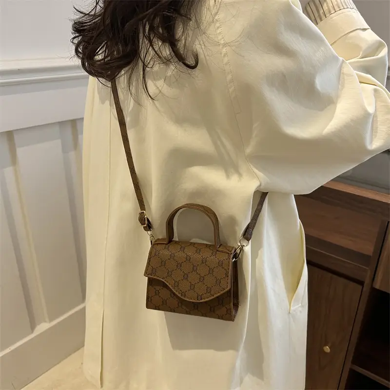 2024 New Elegant Fashion Shoulder Crossbody Bag with Textured Pattern - Image 6