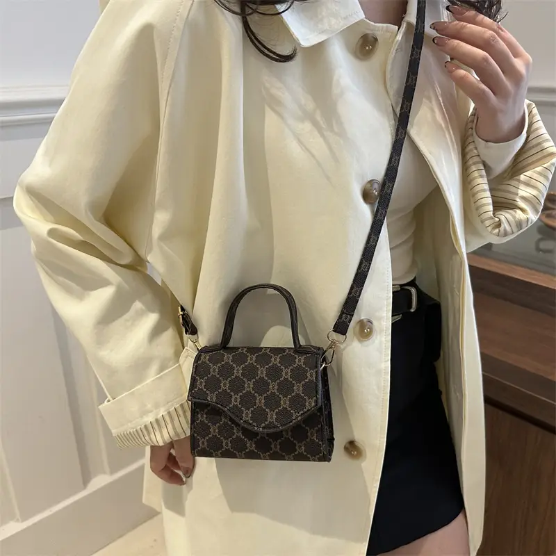 2024 New Elegant Fashion Shoulder Crossbody Bag with Textured Pattern - Image 7