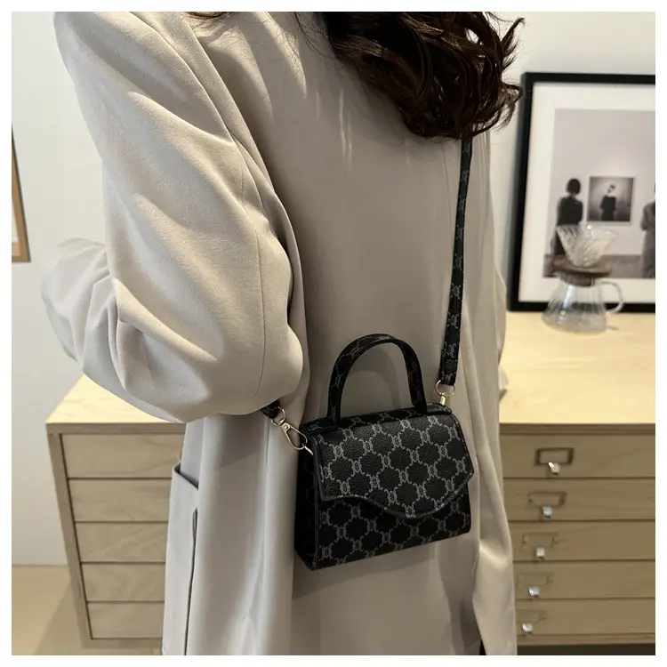 2024 New Elegant Fashion Shoulder Crossbody Bag with Textured Pattern — feature 15