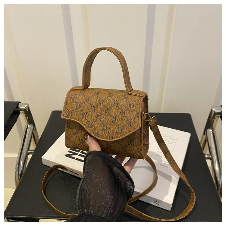 2024 New Elegant Fashion Shoulder Crossbody Bag with Textured Pattern - Image 4
