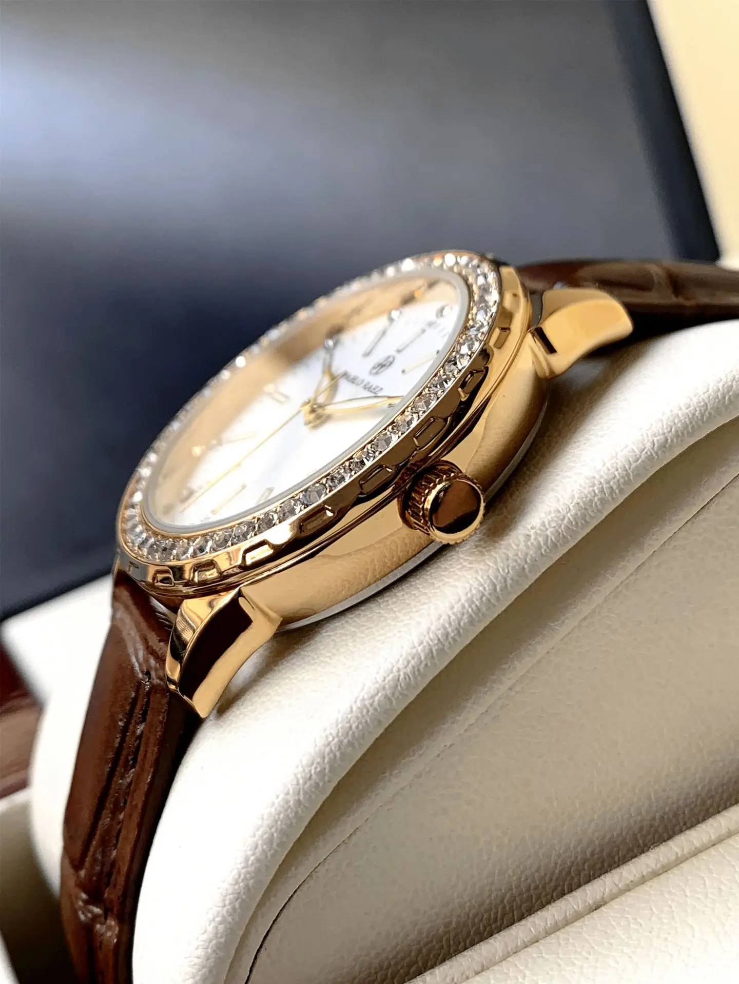 Luxury Gold Rhinestone Watch for Women Waterproof Brown Leather — feature 11