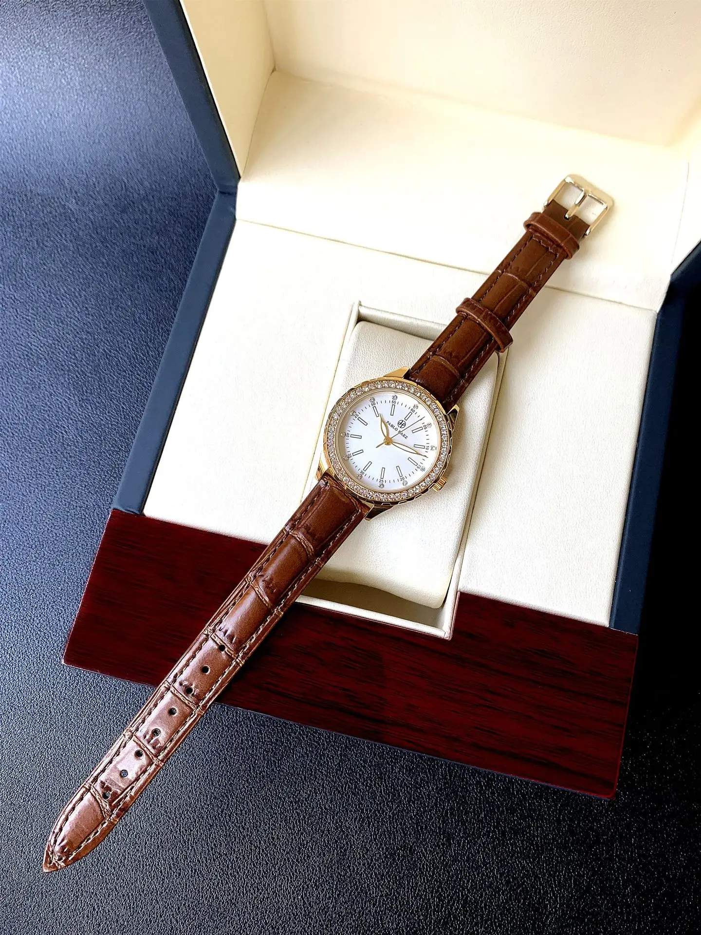 Luxury Gold Rhinestone Watch for Women Waterproof Brown Leather — feature 13