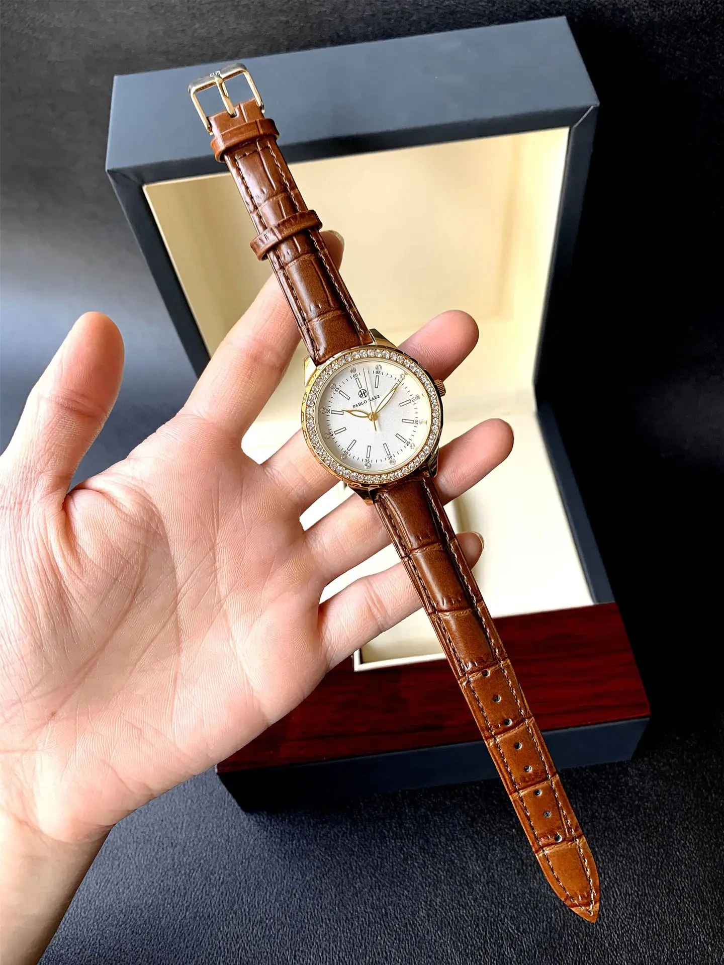 Luxury Gold Rhinestone Watch for Women Waterproof Brown Leather — feature 17