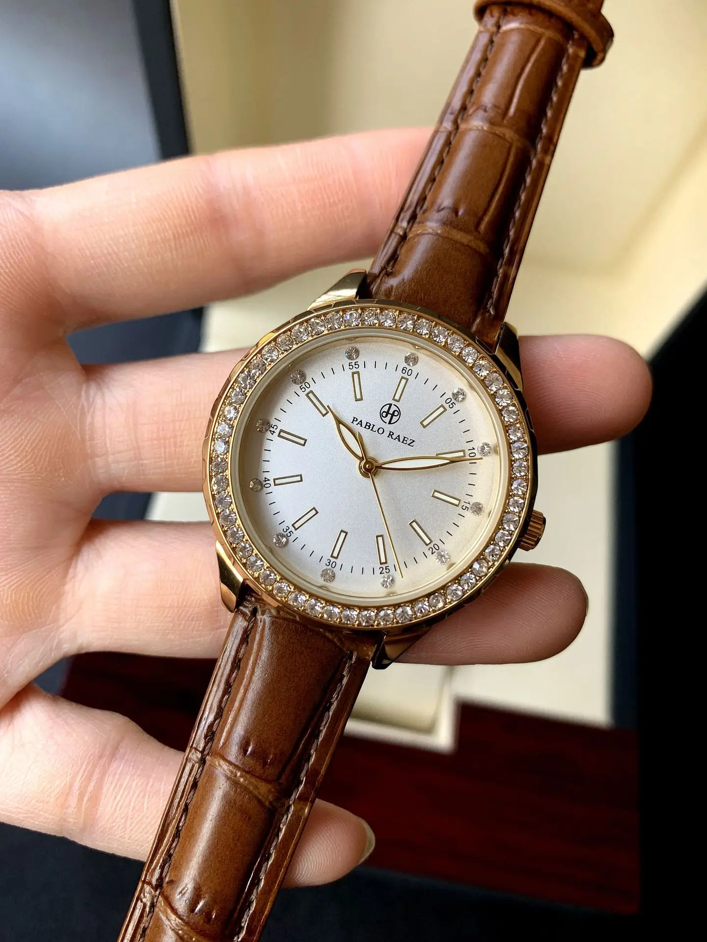 Luxury Gold Rhinestone Watch for Women Waterproof Brown Leather — feature 18