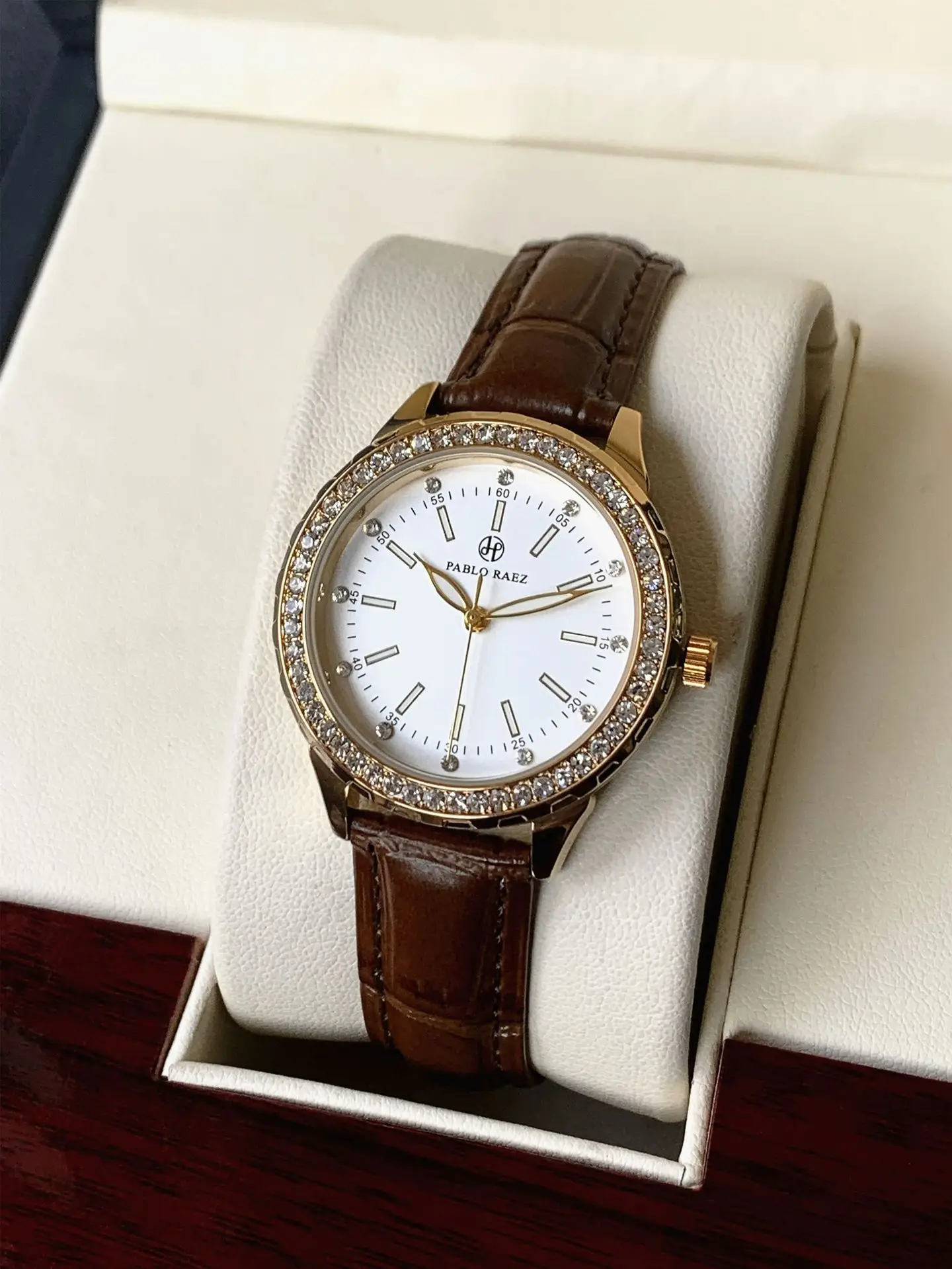 Luxury Gold Rhinestone Watch for Women Waterproof Brown Leather — feature 8