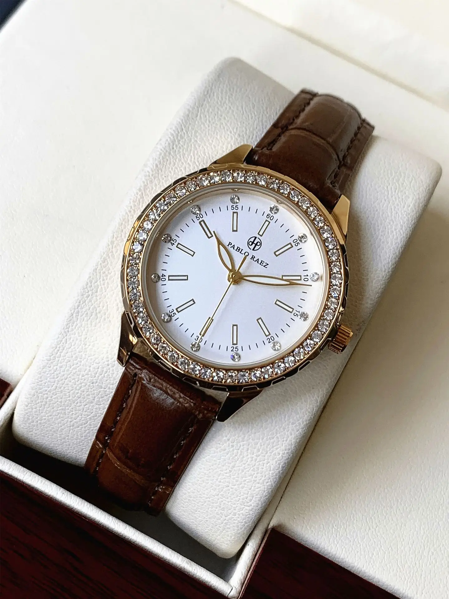 Luxury Gold Rhinestone Watch for Women Waterproof Brown Leather — feature 9