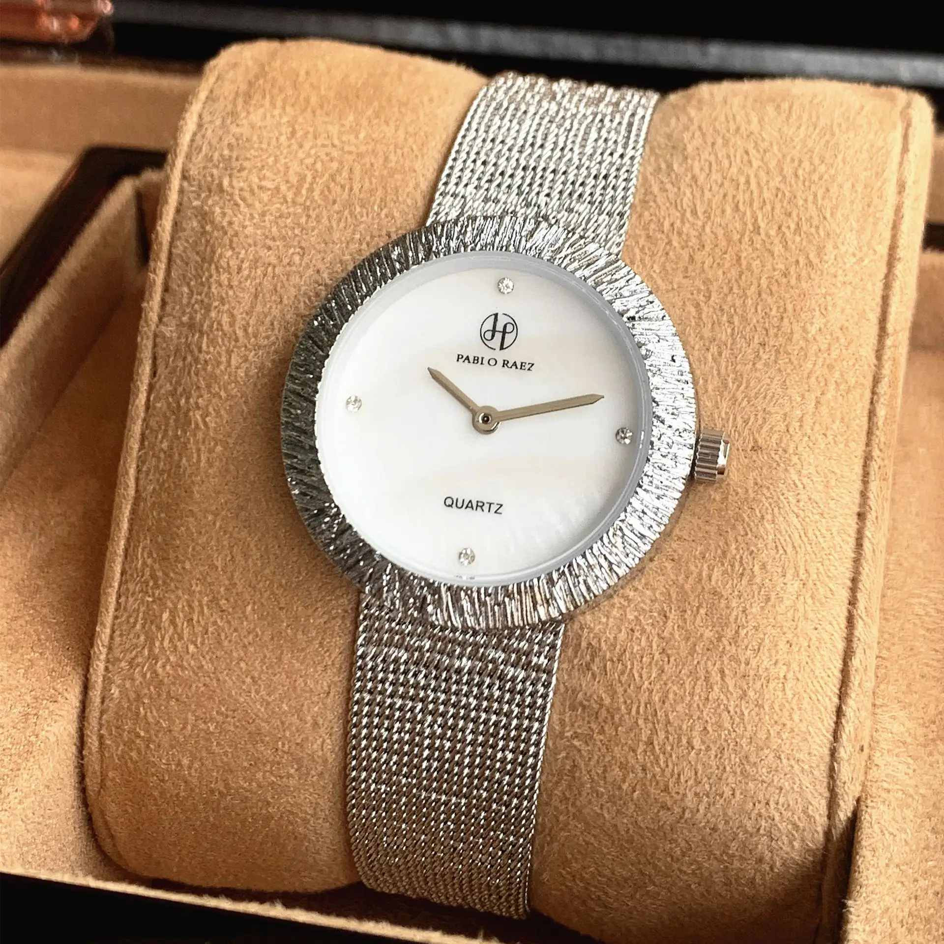 Women's Green Diamond Strap Quartz Watch - Image 4