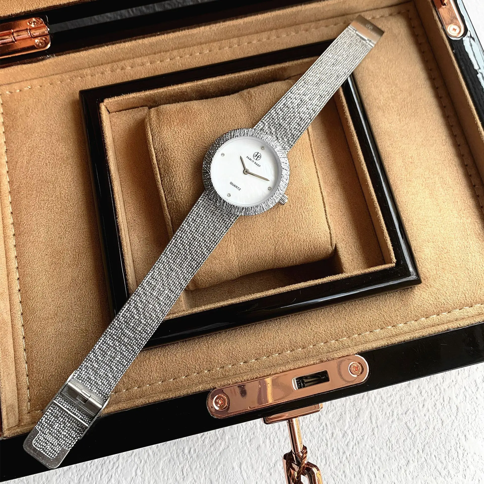 Women's Green Diamond Strap Quartz Watch - Image 7