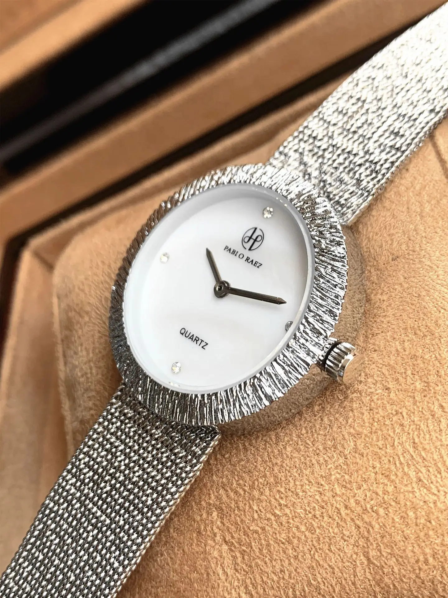 Women's Green Diamond Strap Quartz Watch — feature 10