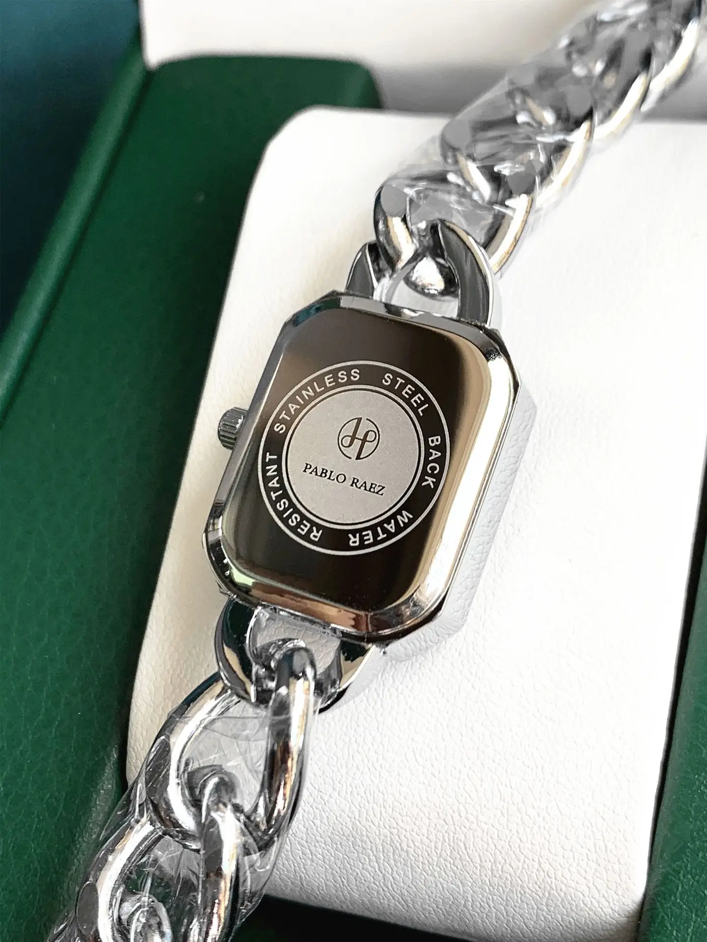 Women's Gold Chain Bracelet Quartz Watch Small — feature 13