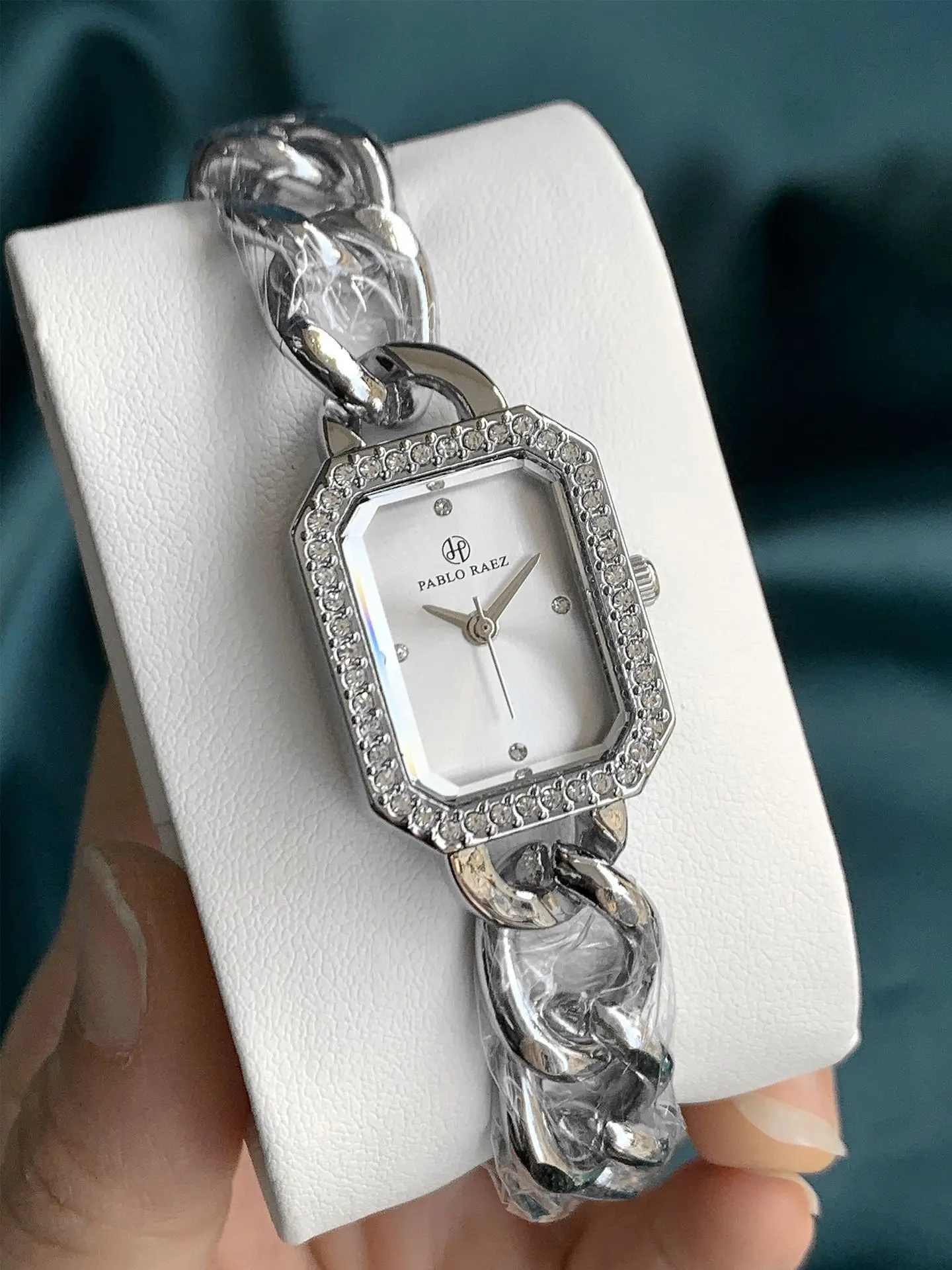 Women's Gold Chain Bracelet Quartz Watch Small — feature 16
