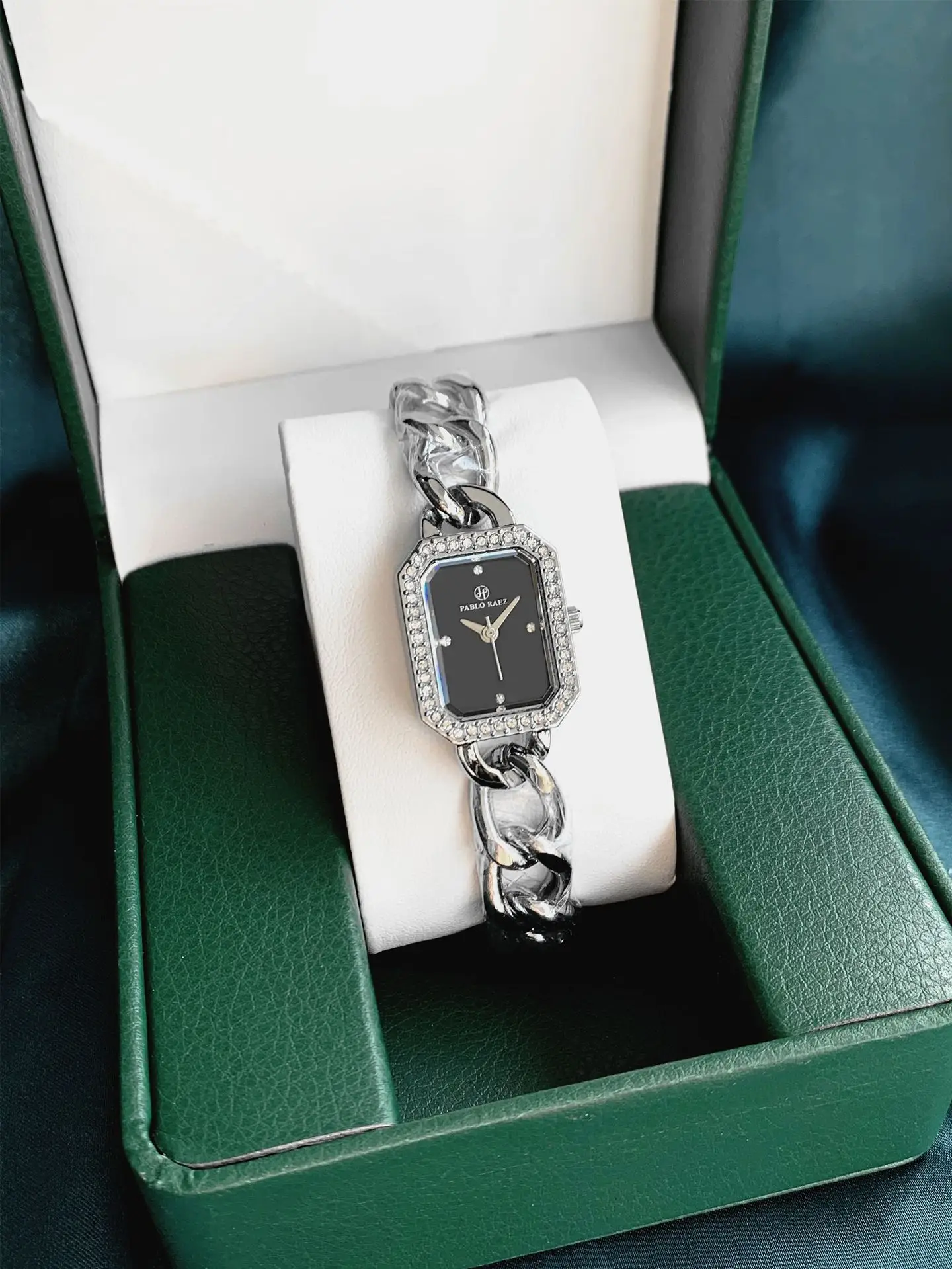 Women's Gold Chain Bracelet Quartz Watch Small — feature 17