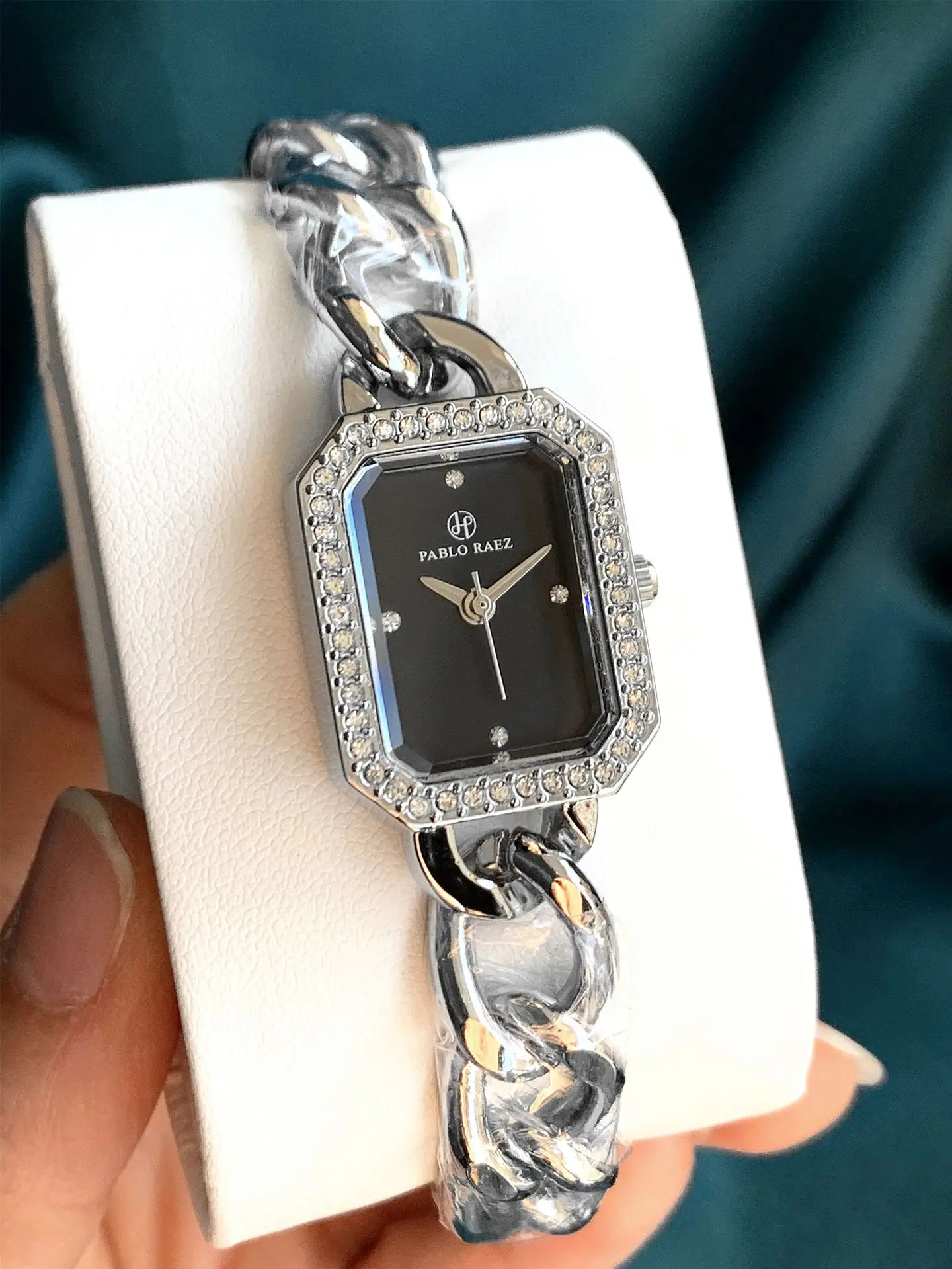 Women's Gold Chain Bracelet Quartz Watch Small — feature 18