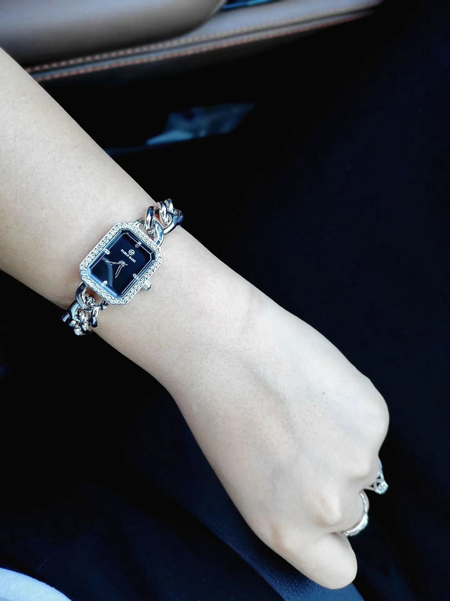 Women's Gold Chain Bracelet Quartz Watch Small — feature 27