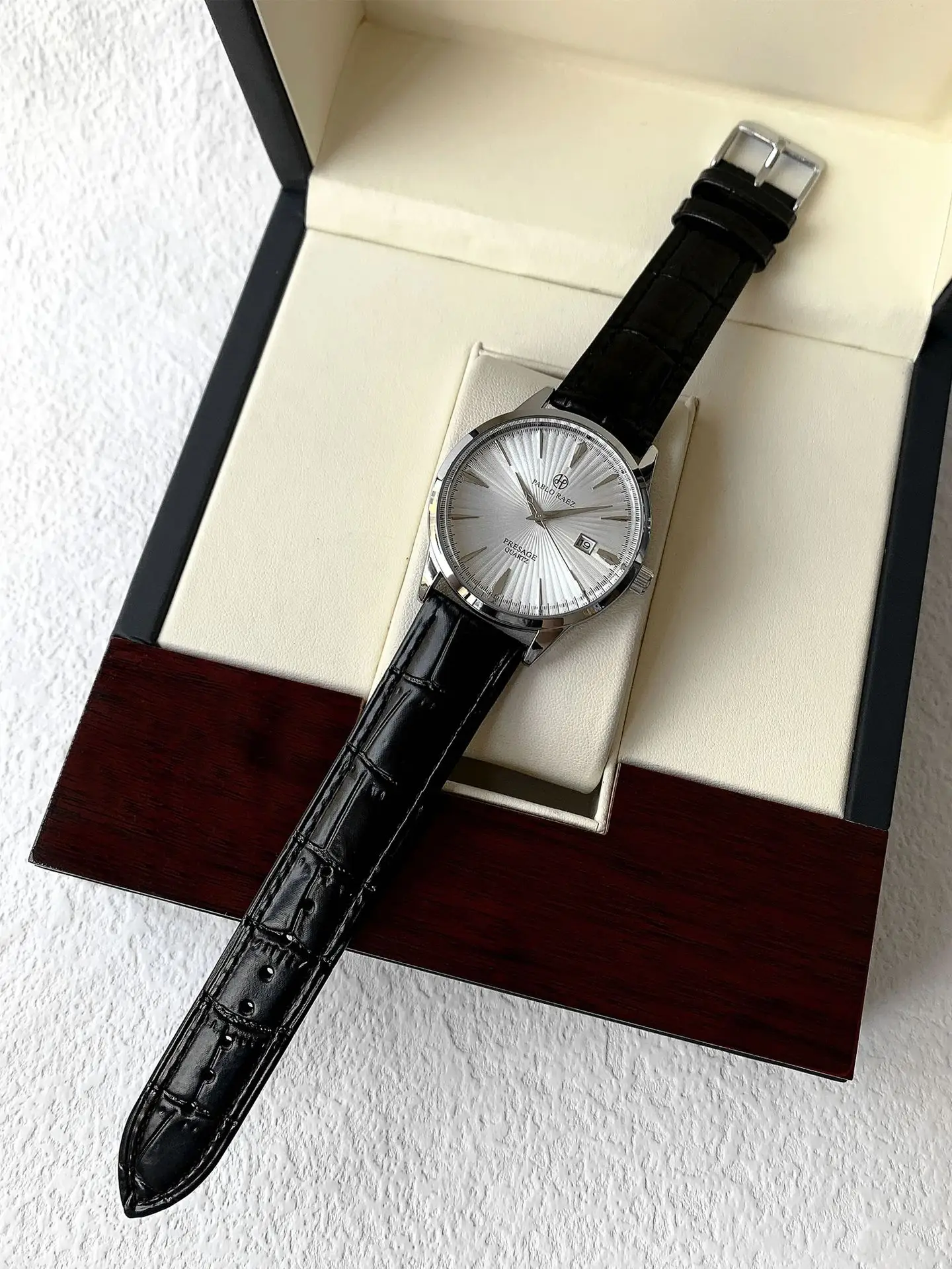 Men's Stainless Steel Quartz Watch with Calendar & Waterproof Design — feature 10