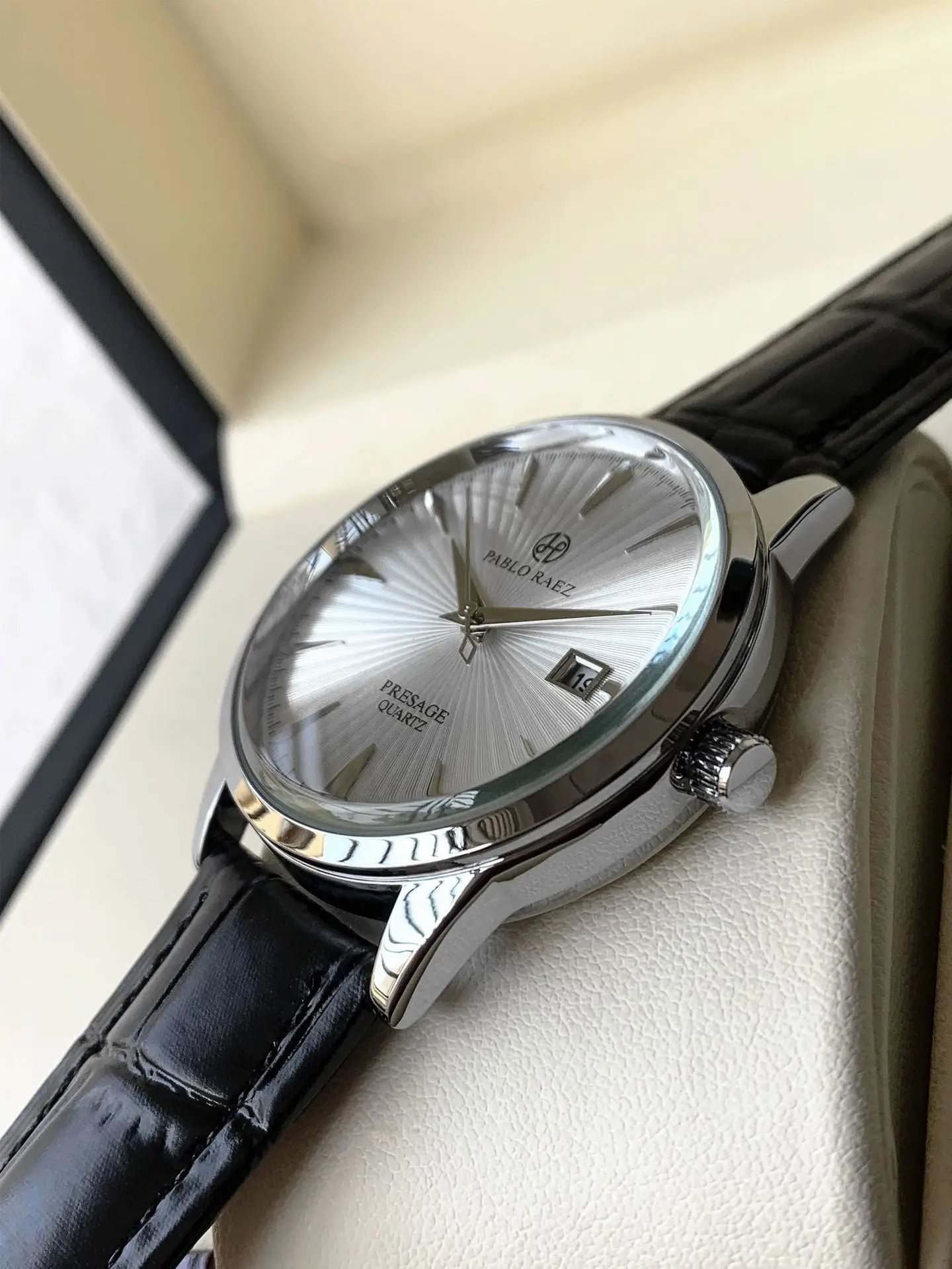 Men's Stainless Steel Quartz Watch with Calendar & Waterproof Design — feature 14