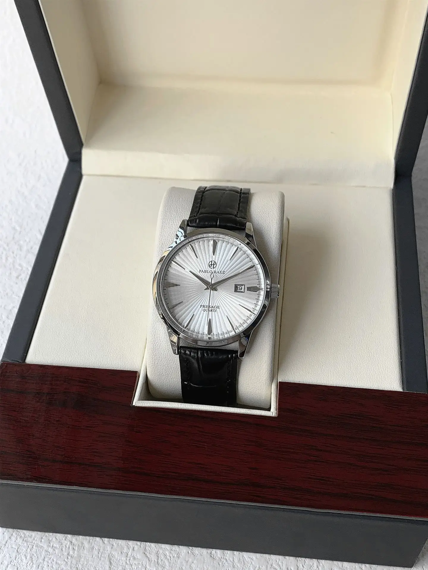 Men's Stainless Steel Quartz Watch with Calendar & Waterproof Design — feature 16