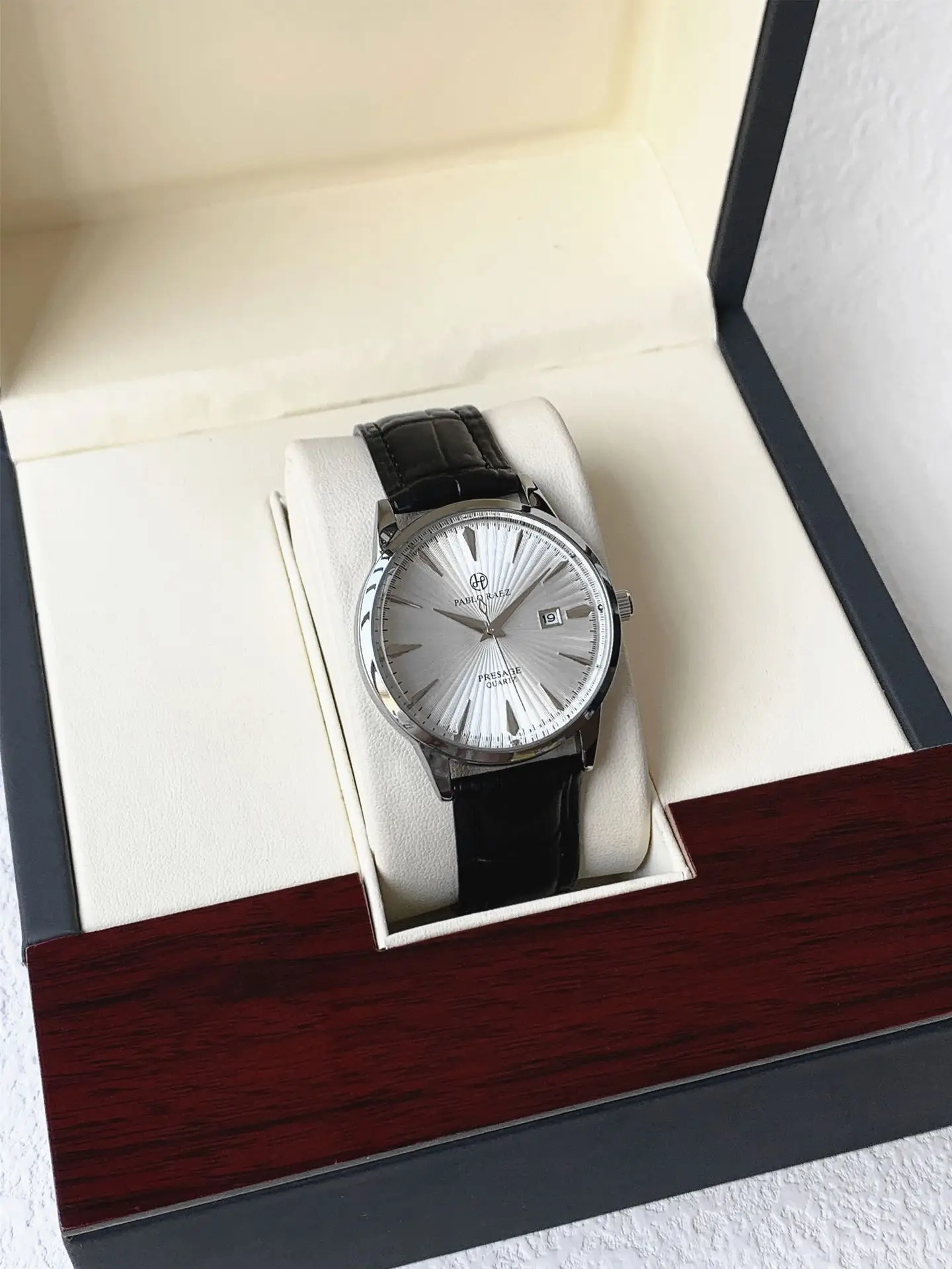 Men's Stainless Steel Quartz Watch with Calendar & Waterproof Design — feature 17