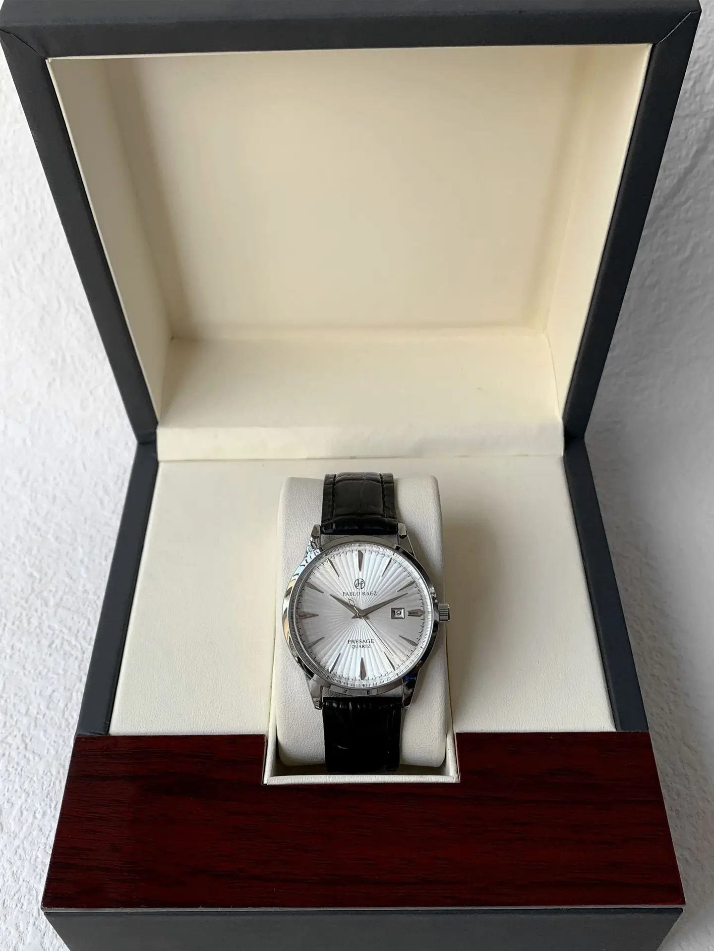 Men's Stainless Steel Quartz Watch with Calendar & Waterproof Design — feature 6