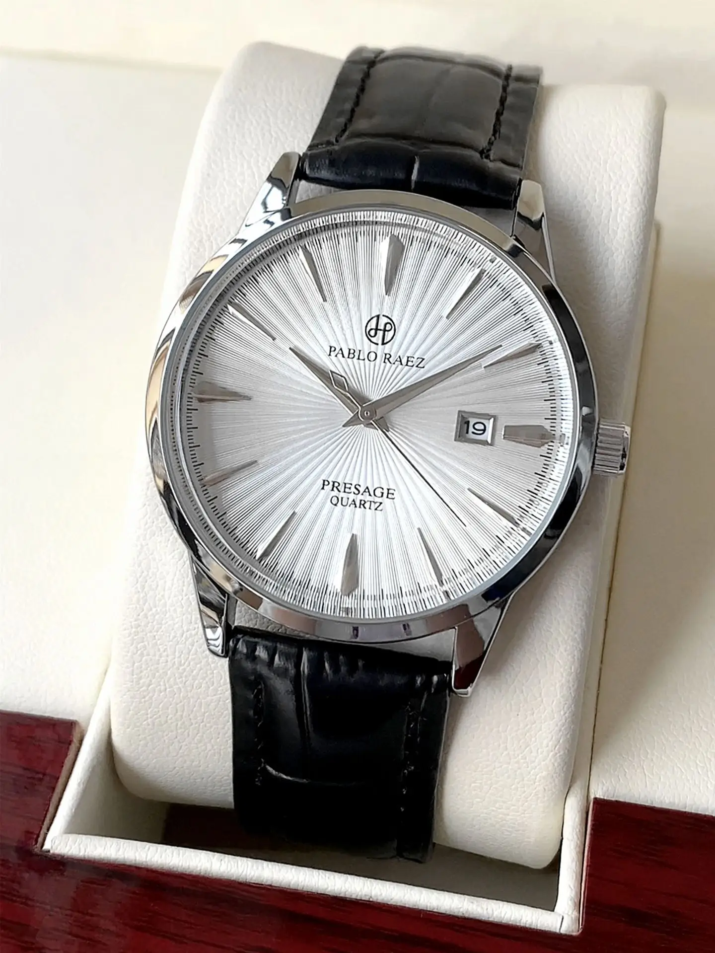 Men's Stainless Steel Quartz Watch with Calendar & Waterproof Design — feature 7