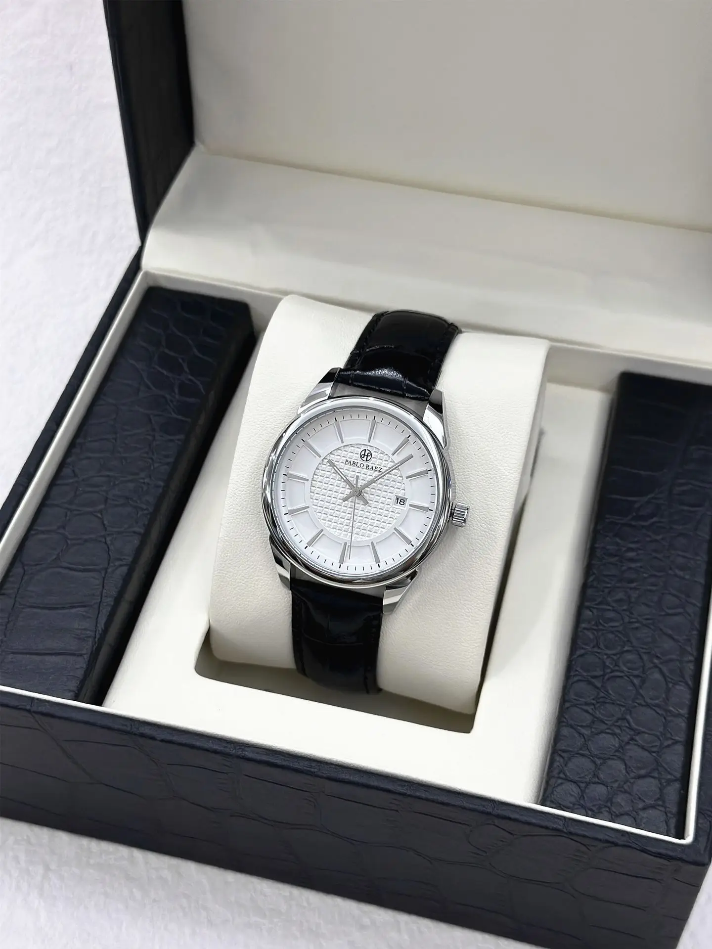 Men's Stainless Steel Belt Watch Waterproof Quartz — feature 13