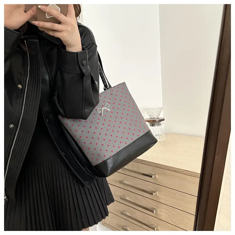 Black Polka Dot Women's Tote Bag 2024 — feature 2