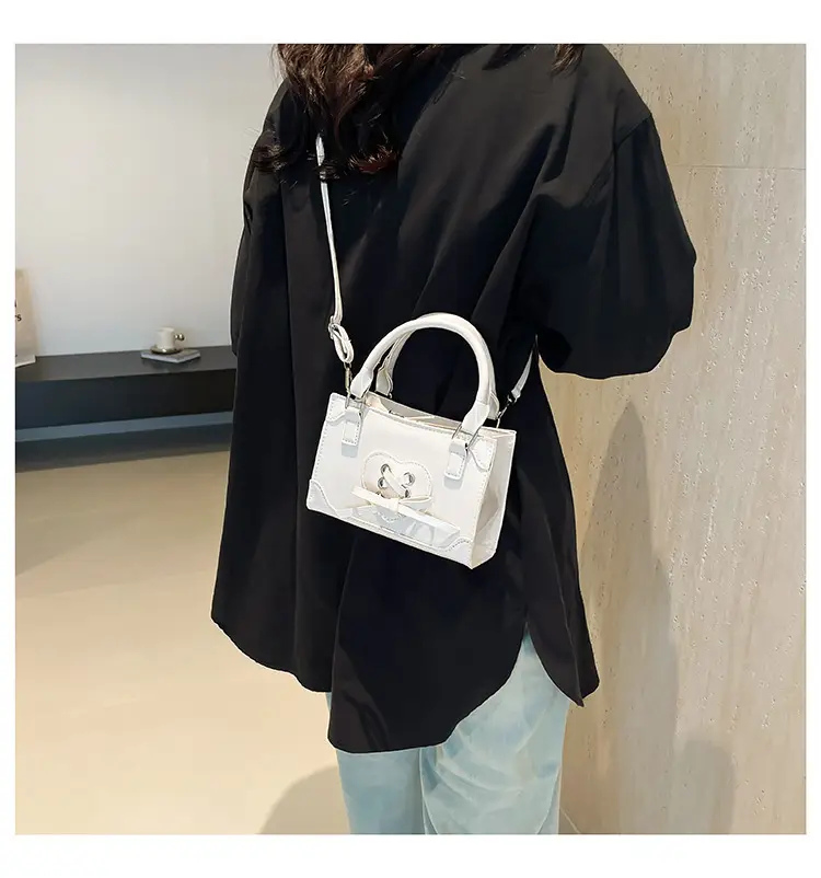 Red Korean Style Shoulder Bag 2024 Autumn — feature 19